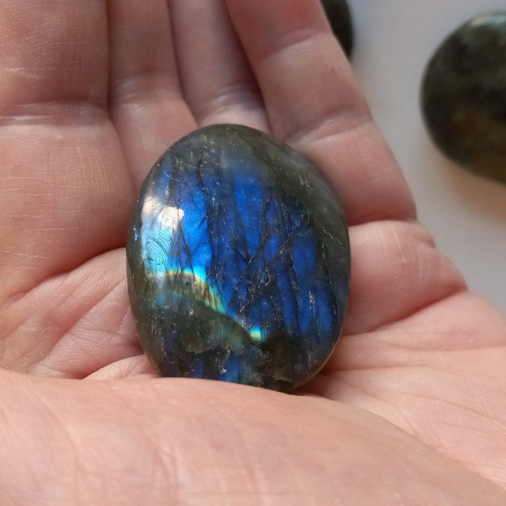 Labradorite Palmstone.